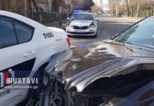 რუსთავში ავტომობილი საპატრულო მანქანას დაეჯახა(ვიდეო)
