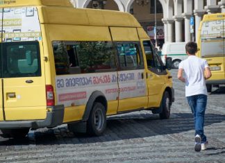მიკროავტობუსებში მგზავრების ფეხზე დგომა შესაძლოა, დასაშვები არ იყოს