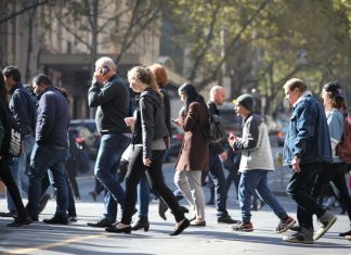 10-ზე მეტი ადამიანის შეკრების აკრძალვა ძალაში რჩება – მთავრობა