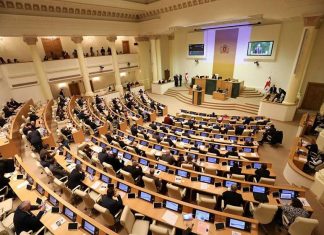 პარლამენტმა საგანგებოს გარეშე შეზღუდვების კანონპროექტს მხარი დაუჭირა