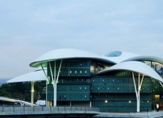 თბილისის, ბათუმის და ქუთაისის იუსტიციის სახლები მომხმარებელს 09:00 საათიდან 00:00 საათამდე მოემსახურებიან