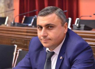 პენიტენციური დაწესებულების ხელმძღვანელი დაახვედრებს ნათელ “კაბინეტს” და დიდი ხნით მოუწევს პრემიერობანას თამაში – მათიკაშვილი სააკაშვილზე