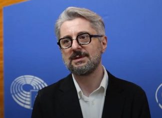 მძიმეს შარში არიან „ქოცები“. ჯერ არნახულში მიიყვანა კობახიძის სიგიჟემ ივანიშვილი არც მეტი, არც ნაკლები, ჰააგამდე – გვარამია