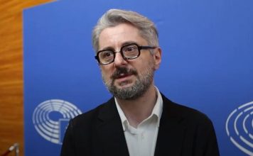 მძიმეს შარში არიან „ქოცები“. ჯერ არნახულში მიიყვანა კობახიძის სიგიჟემ ივანიშვილი არც მეტი, არც ნაკლები, ჰააგამდე – გვარამია