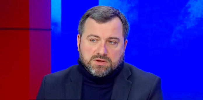 “2 მანქანა, პოლიციის ფორმაში ჩაცმული პირები, მივიდნენ დედაჩემთან. დედა არის 80 წლის, ძირითადად მწოლიარე. კარს ვერ გაუღებდა” – ჯაფარიძე