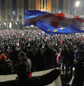“ქართული ოცნების” პარლამენტმა მესამე მოსმენით მიიღო ტროტუარზე აქციის შემზღუდავი კანონი