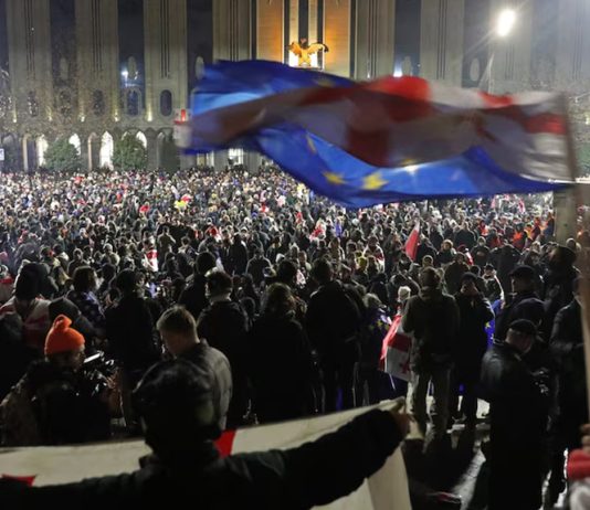 “ქართული ოცნების” პარლამენტმა მესამე მოსმენით მიიღო ტროტუარზე აქციის შემზღუდავი კანონი