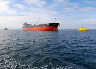 შემოსავლების სამსახური ადასტურებს, რომ ბათუმში 15 000 ტონა რუსული საწვავი ტანკერით შემოიტანეს