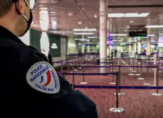 საფრანგეთში ლუვრის ძარცვაში ეჭვმიტანილები დააკავეს . ერთი მათგანი ქვეყნის დატოვებას აპირებდა