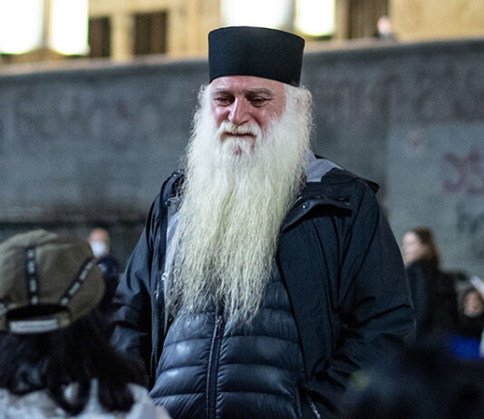 გათავისუფლდეს მამა დოროთე წინამძღვრობიდან და გამწესდეს სამებაში! – კომისია ილია II-ს მიმართავს