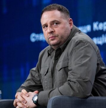 უკრაინის ეროვნული ანტიკორუფციული ბიურო, ანდრეი ერმაკის სახლს ჩხრეკს