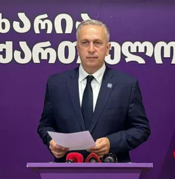 პასუხისმგებლიანი ნაბიჯის გადადგმა მიწევს – ზაზა თავაძე პოლიტიკიდან წავიდა