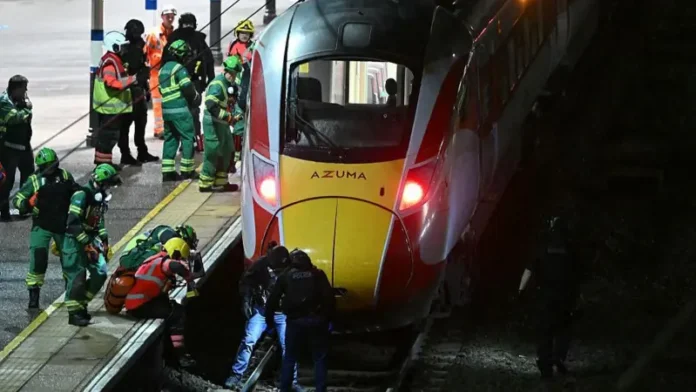 თავდასხმა ინგლისში მატარებელში: 10 დაჭრილი, მათგან ცხრა — მძიმედ