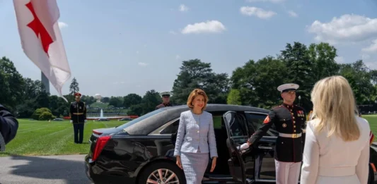 ელჩ ტალიაშვილის ქმარი სანქცირებულ რუს ბიზნესმენებს იურიდიულ დახმარებას უწევს – OC Media