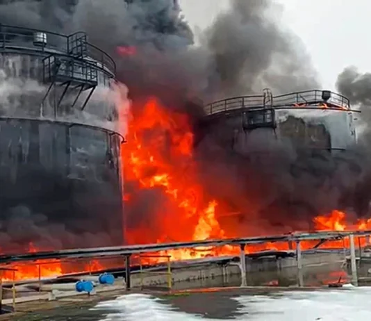 უკრაინელებმა, რუსეთის ნავთობბაზასა და დრონების მართვის ცენტრს დაარტყეს