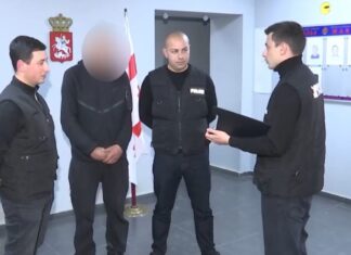 დააკავეს კაცი, რომელმაც მიუსაფარ ძაღლს ბასრი საგნით დაზიანებები მიაყენა