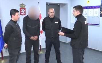 დააკავეს კაცი, რომელმაც მიუსაფარ ძაღლს ბასრი საგნით დაზიანებები მიაყენა