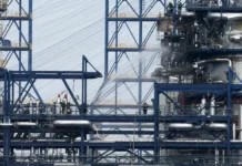 Reuters: მოსკოვის ნავთობგადამამუშავებელმა ქარხანამ დრონების თავდასხმის შემდეგ მუშაობა შეაჩერა
