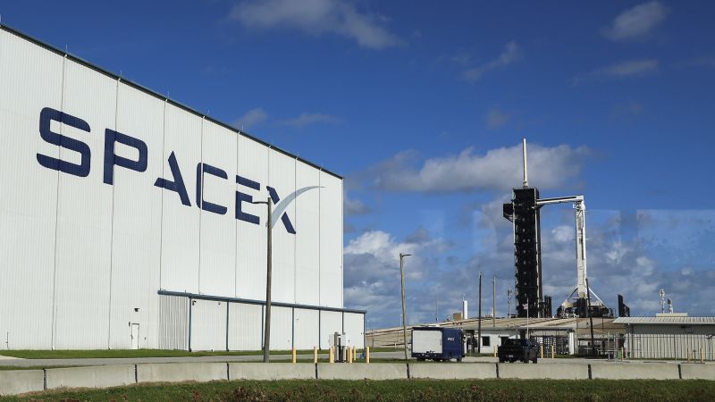 221017194444-01-spacex-building-100422